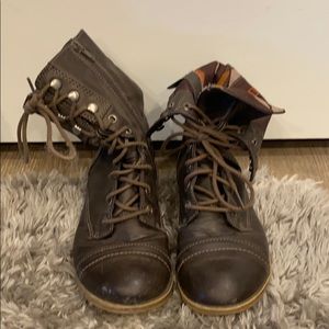 Cute American rag combat boots!